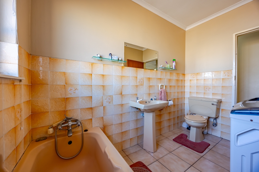 5 Bedroom Property for Sale in Bothasig Western Cape